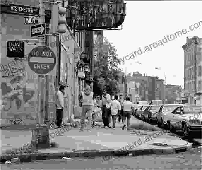 Black And White Historic Photograph Of The Northwest Bronx Neighborhood In New York City. Northwest Bronx (Images Of America)